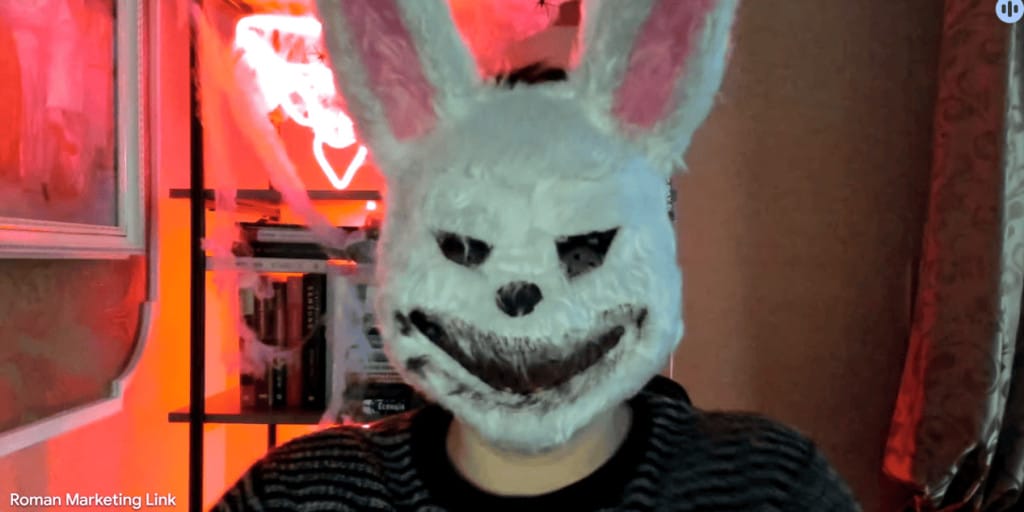 Рома Іллюшко у костюмі Кролика Роджера на Halloween